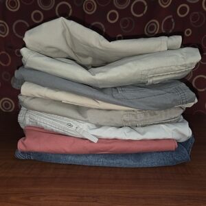 8 Pairs Of Mens Size 40 Casual Shorts in Various Colors